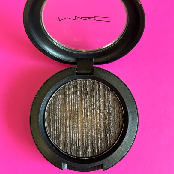 New MAC Metal-x Cream Shadow- Gold Carbon - Picture 3 of 3